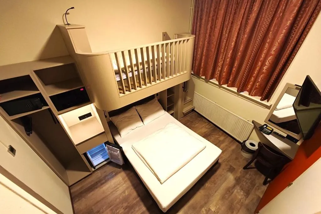 FAMILY ROOM STANDARD Room, A-train, Amsterdam