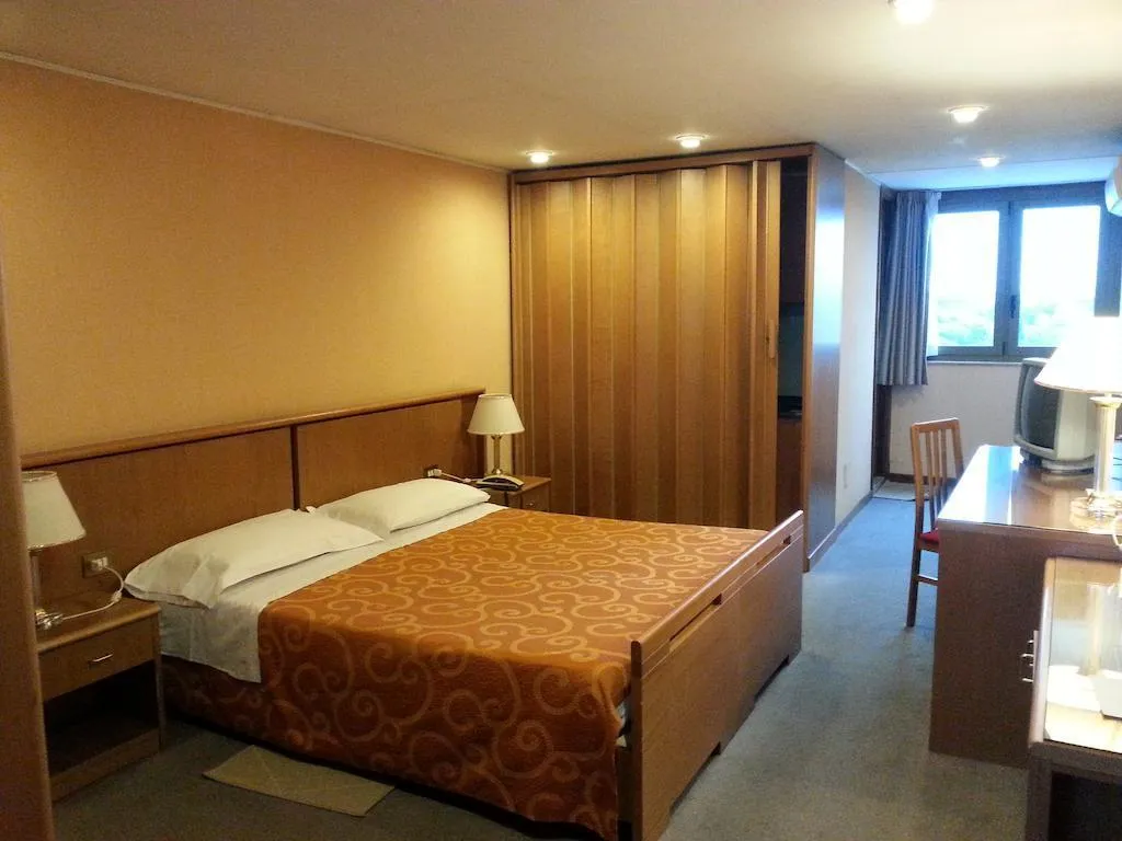 Room, Residence Garden, Rome