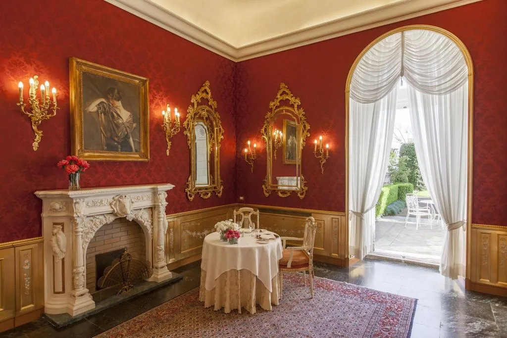 Lobby, Des Iles Borromees, Milan