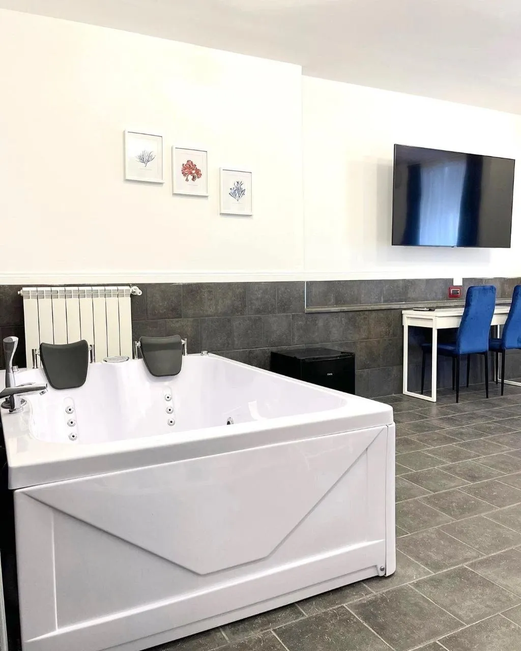 Room, Yacht Club Angioino, Naples