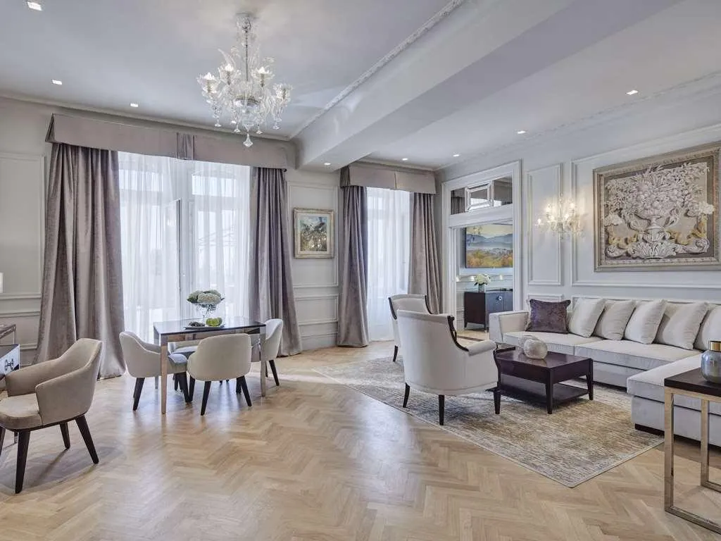 Room, Grand Palazzo Della Fonte, Rome