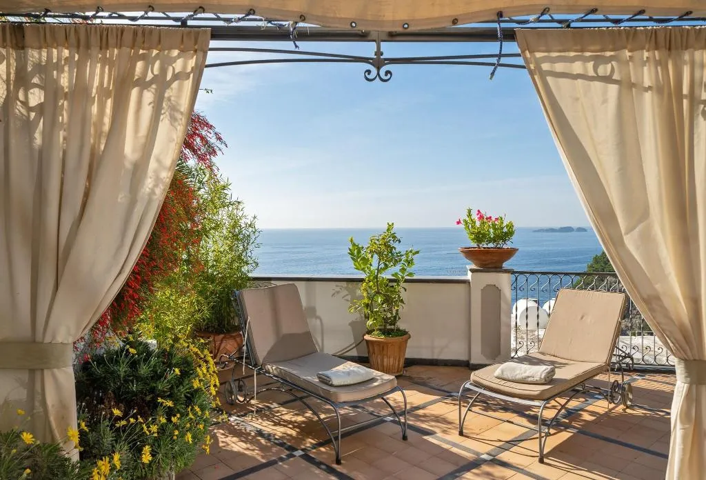 SUITE SEA VIEW KING BED Room, Punta Regina, Naples