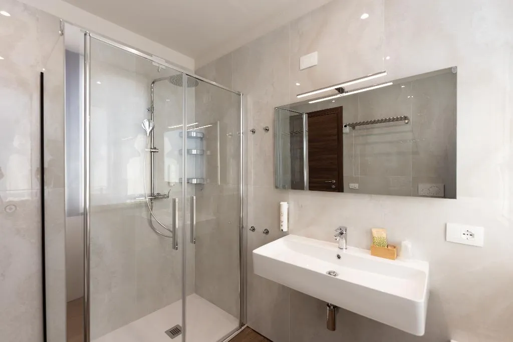 TRIPLE SUPERIOR Room, Hotel Gardenia Sirmione, Milan