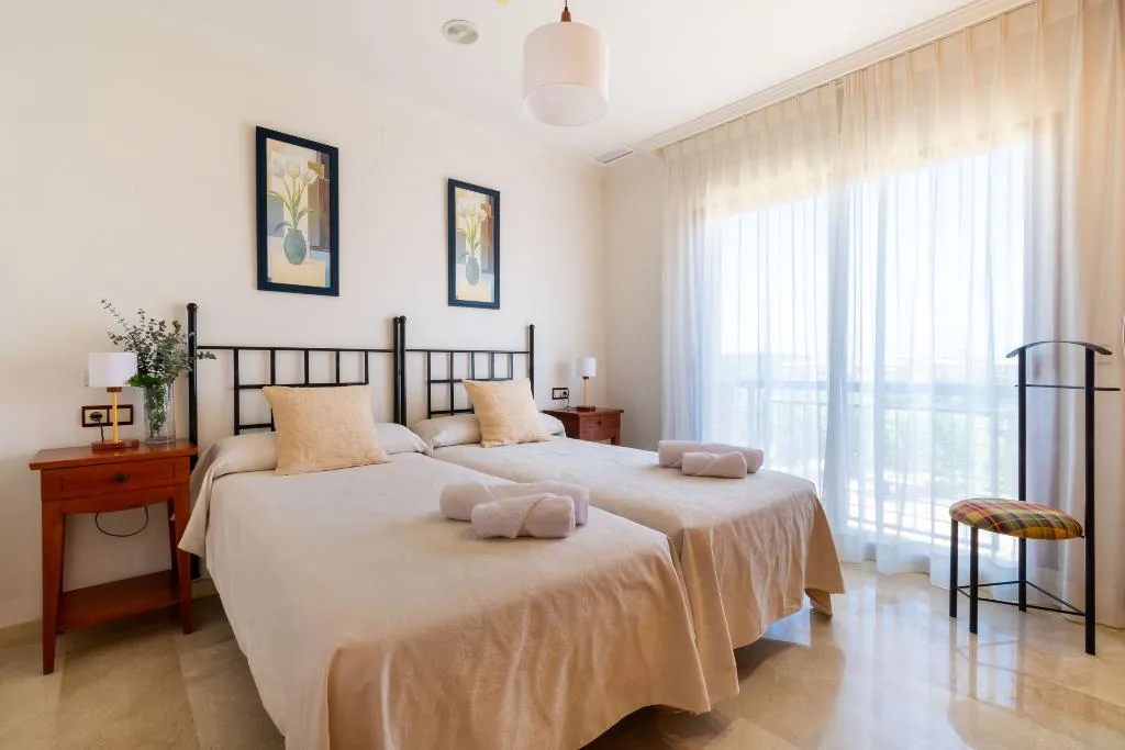 APARTMENT CAPACITY 6 THREE BEDROOM Room, Albir Confort Avenida Apartamentos, Costa Blanca