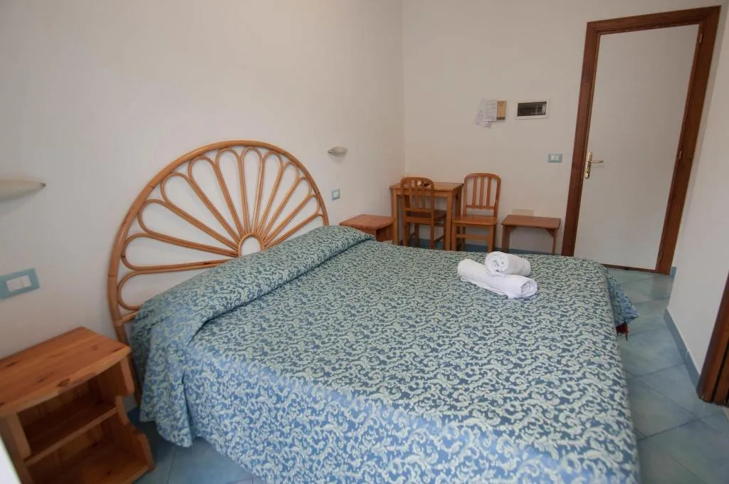 Room, Albergo Macrì, Naples