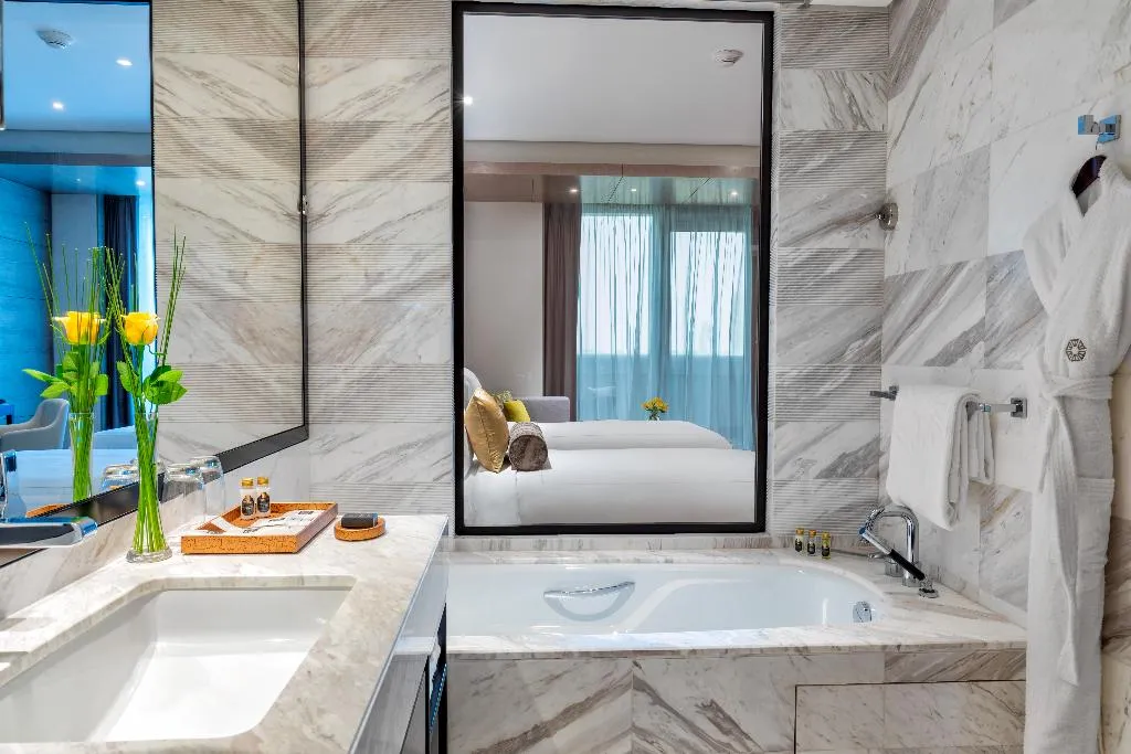 Room, Taj Jumeirah Lakes Towers Dubai, Dubai