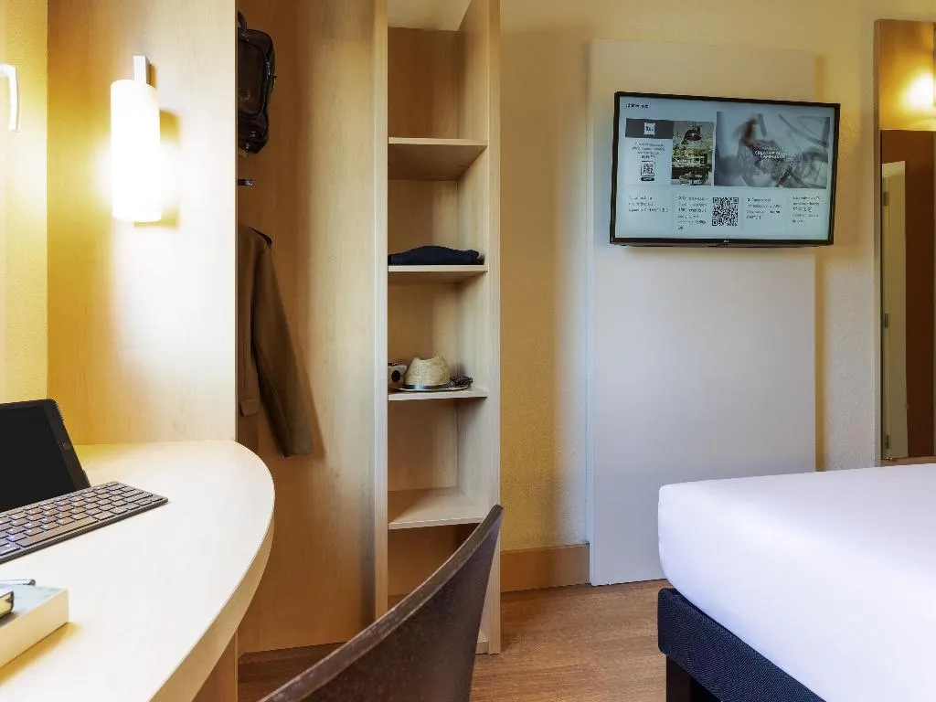 TWIN STANDARD Room, Ibis Madrid Calle Alcala, Madrid