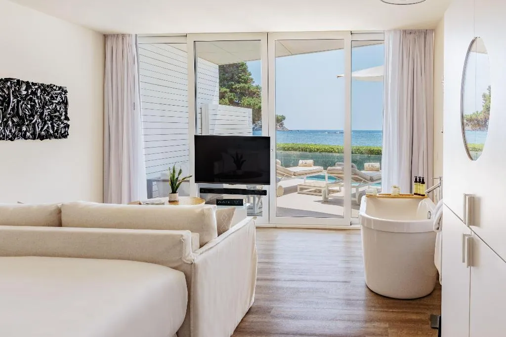 JUNIOR SUITE SEA VIEW WITH PRIVATE POOL Room, ME Ibiza, Ibiza