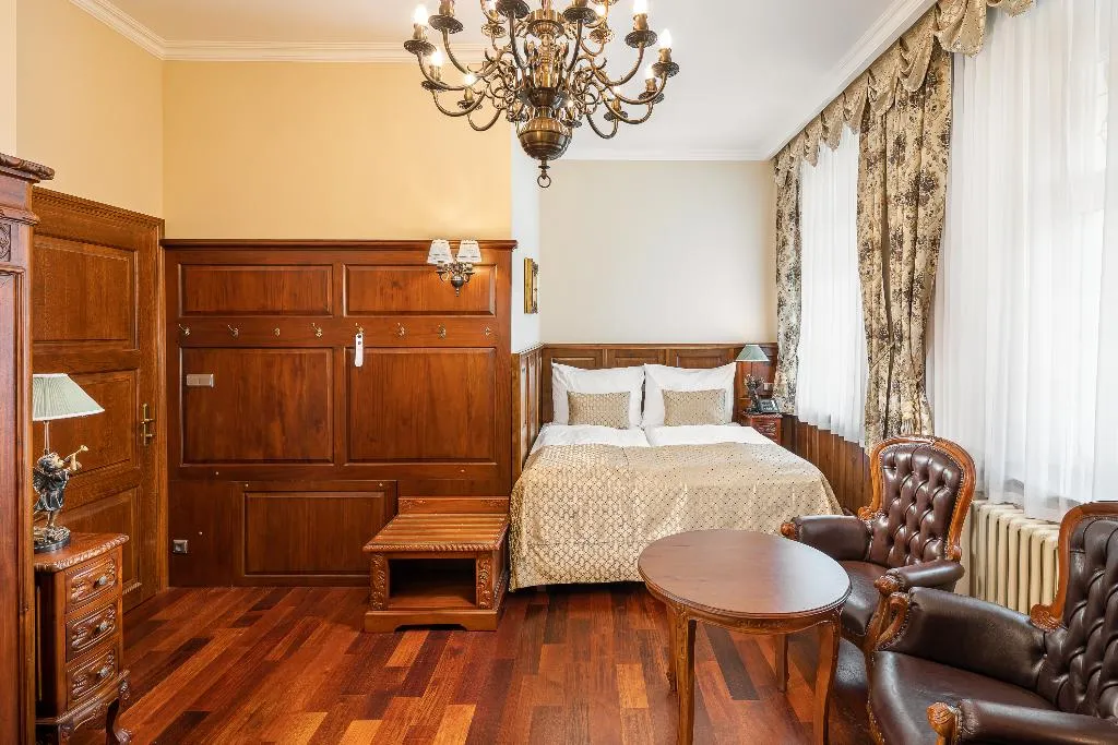 TWIN TWO BEDS Room, Iron Gate Hotel & Suites Prague by BHG, Prague