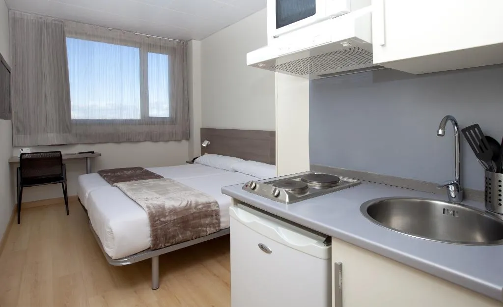 STUDIO CAPACITY 2 Room, Vertice Roomspace Madrid, Madrid