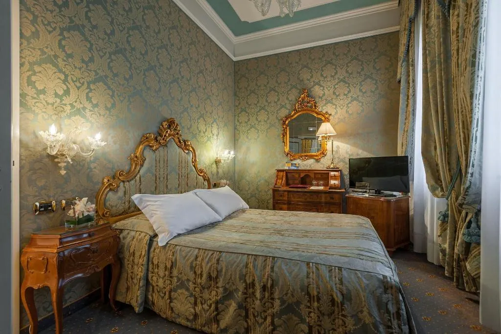 Room, Hotel Al Ponte Antico, Venice