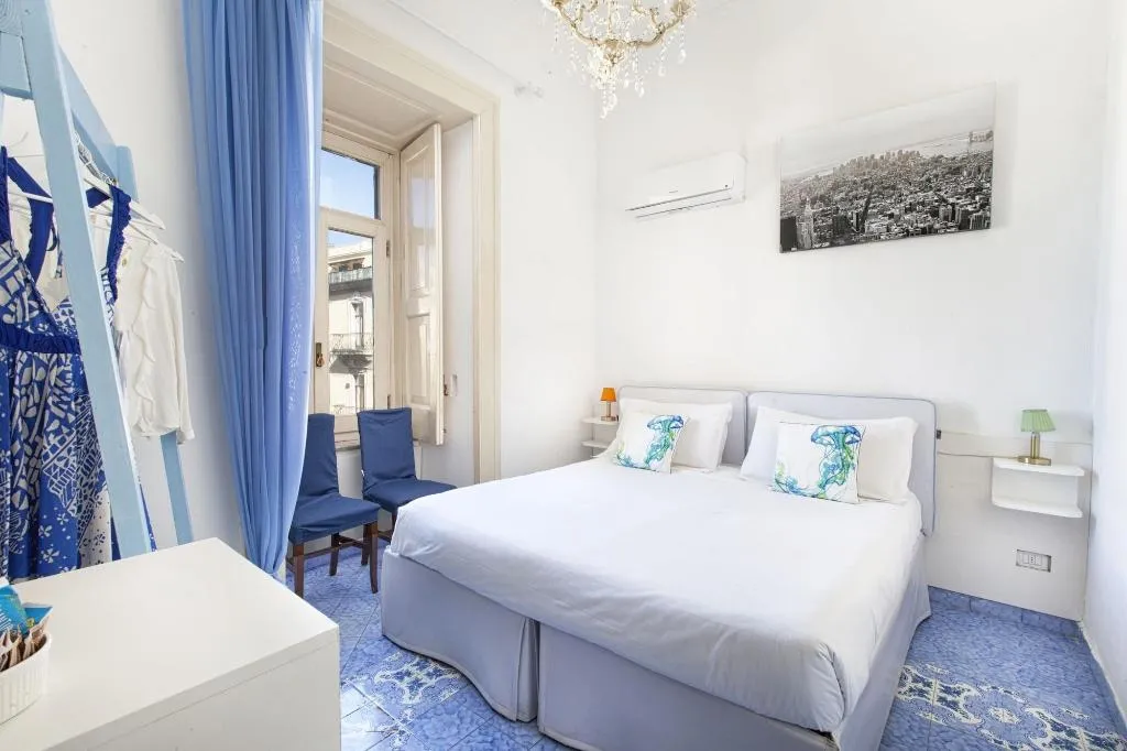 Room, Piazza Tasso B B, Naples