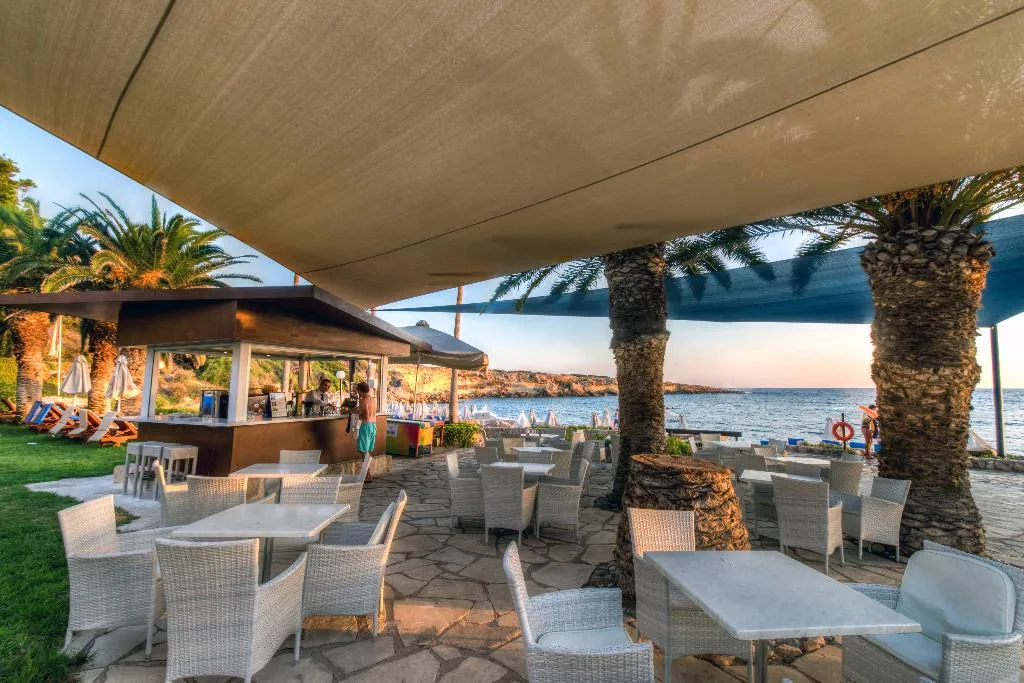 Bar, Coral Beach Hotel and Resort, Cyprus