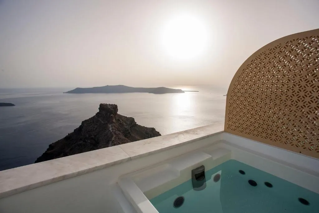 SUITE WITH JACUZZI Room, Andronikos Santorini, Santorini