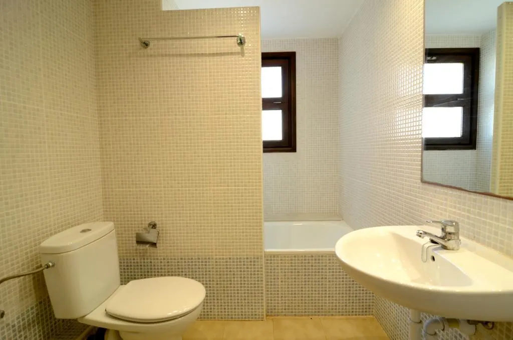 APARTMENT CAPACITY 7 THREE BEDROOMS Room, Piverd Golf, Costa Brava