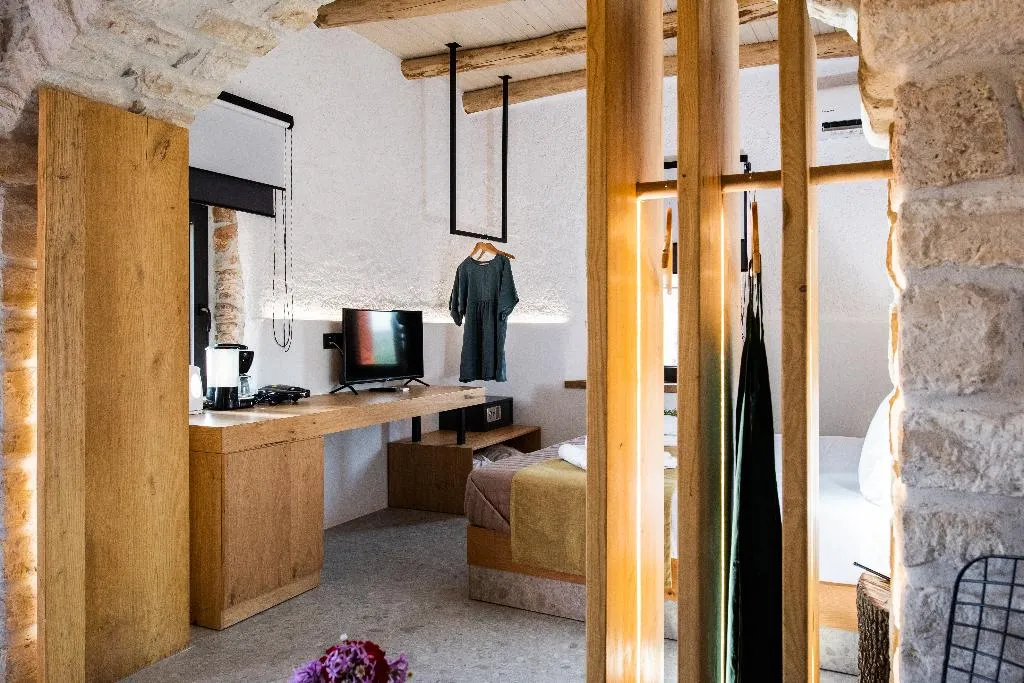 SUITE WITH JACUZZI Room, Lameriana Secret Village, Crete
