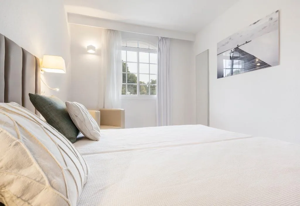 APARTMENT TWO BEDROOMS Room, Ilunion Menorca, Menorca