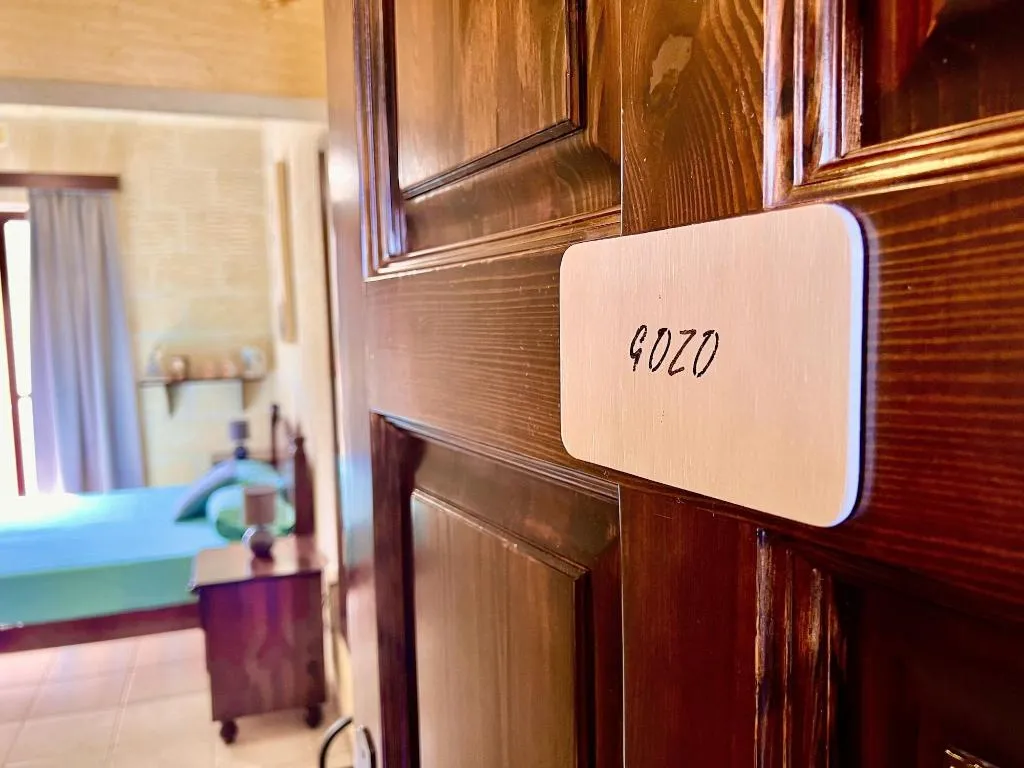 Room, Grotto's Paradise B&B, Gozo