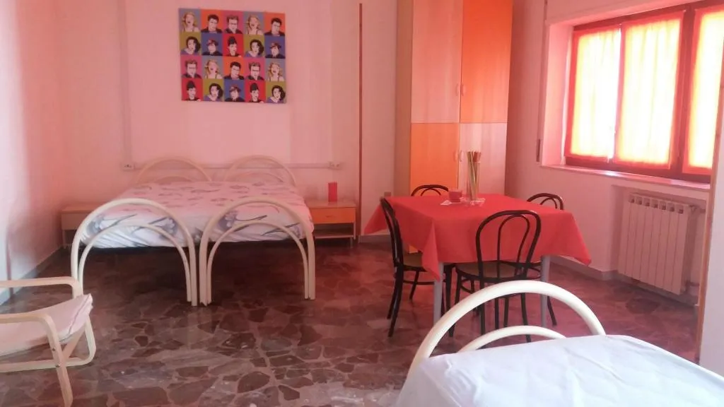 Room, B&B Central City, Naples
