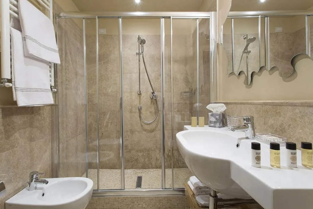 Double or Twin DELUXE Room, Grand Hotel Cavour, Florence