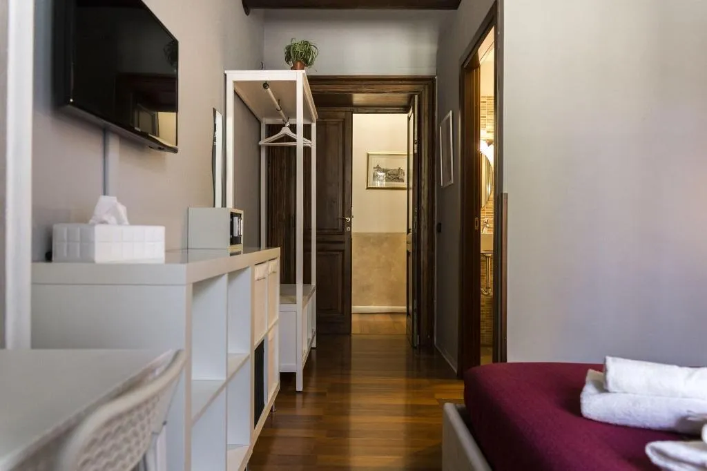 Room, Dulcis In Fundo, Rome