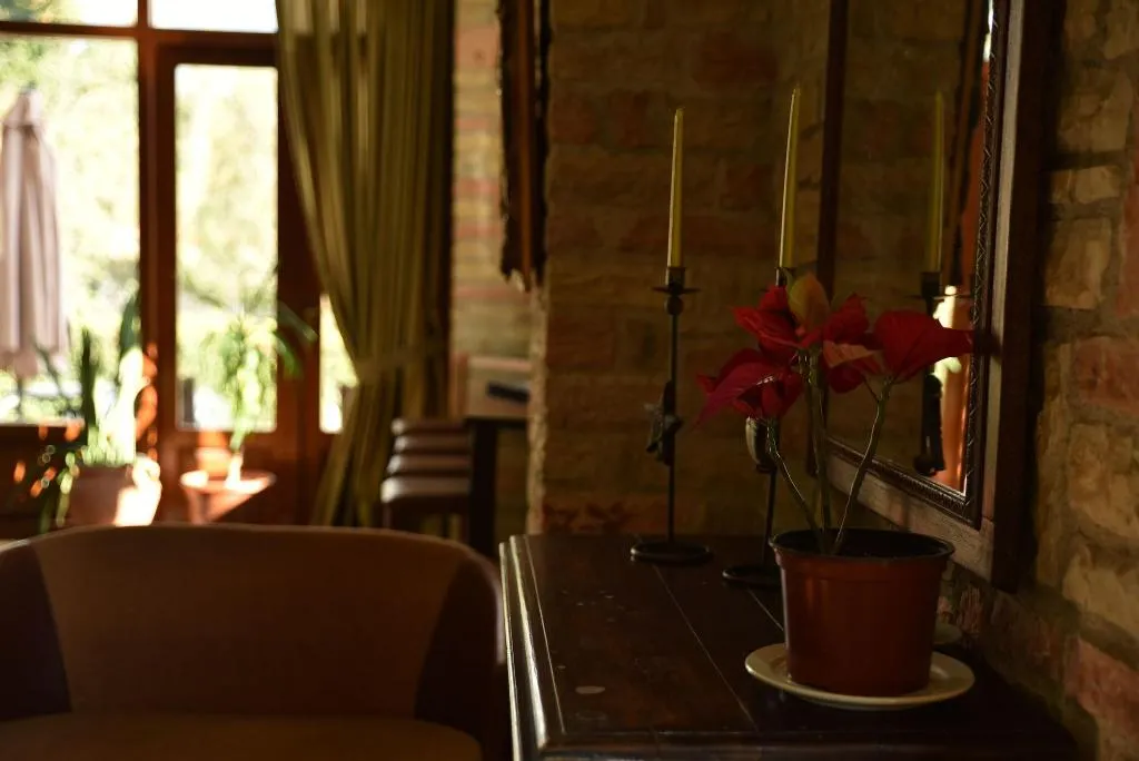 Bar, Mont Helmos, Athens
