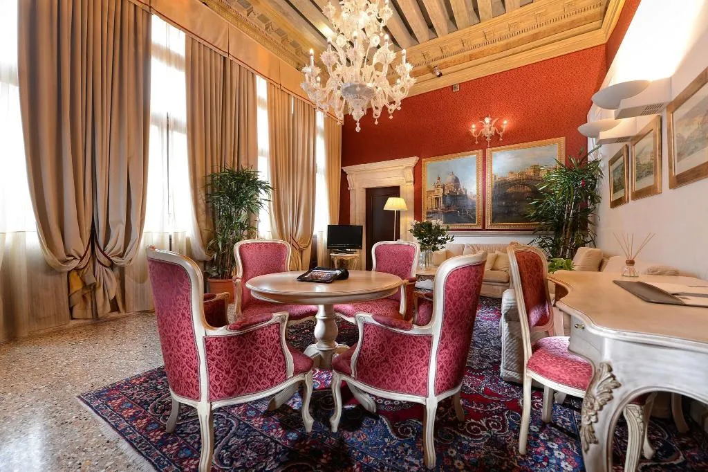 SUITE CANAL VIEW Room, Ruzzini Palace, Venice