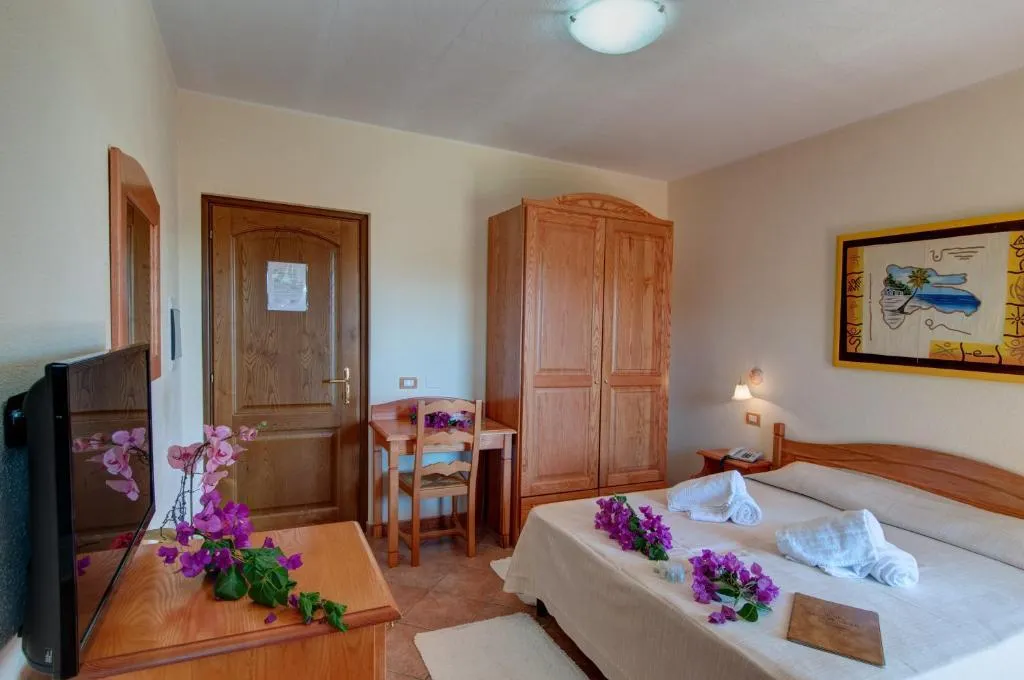 QUADRUPLE CLASSIC Room, Hotel I Ginepri, Olbia