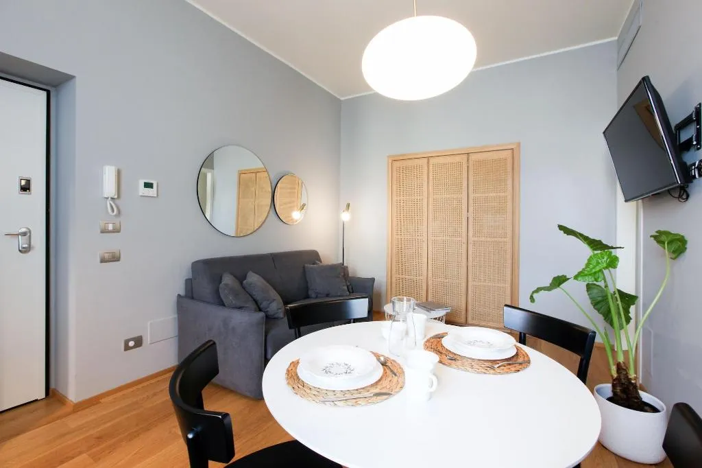 Room, Cà Bèla - Vitruvio, Milan