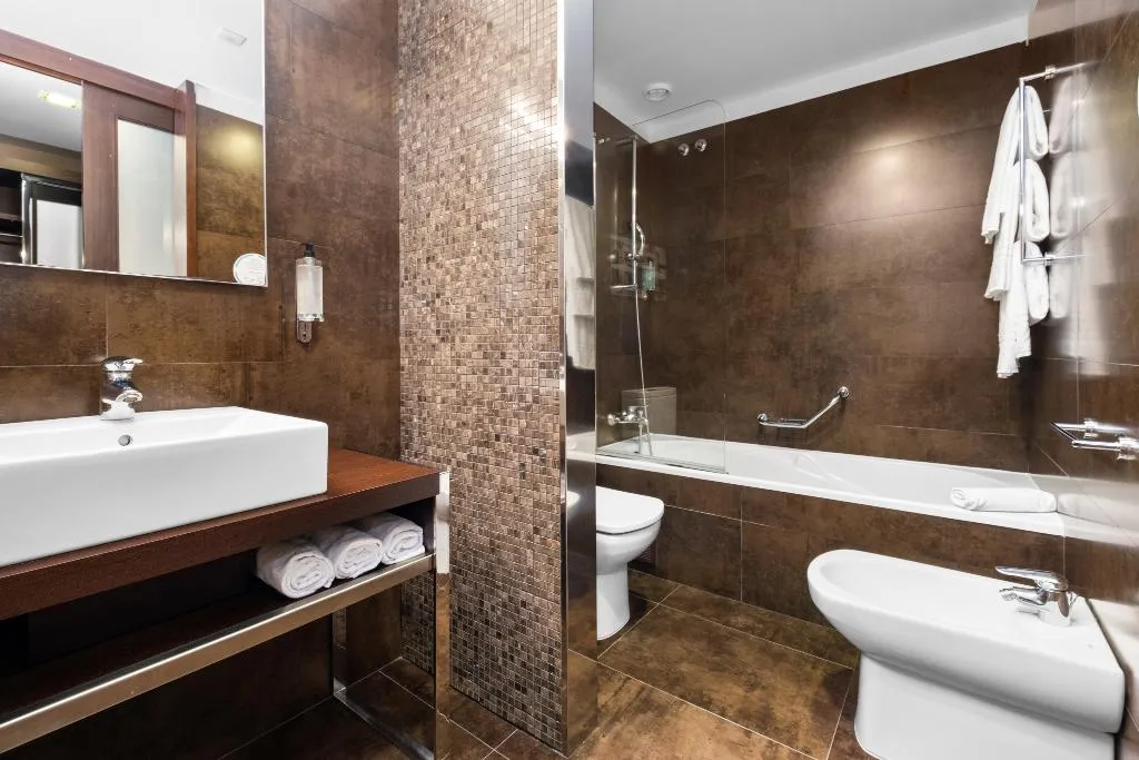 JUNIOR SUITE STANDARD Room, Axis Porto Business & SPA Hotel, Porto