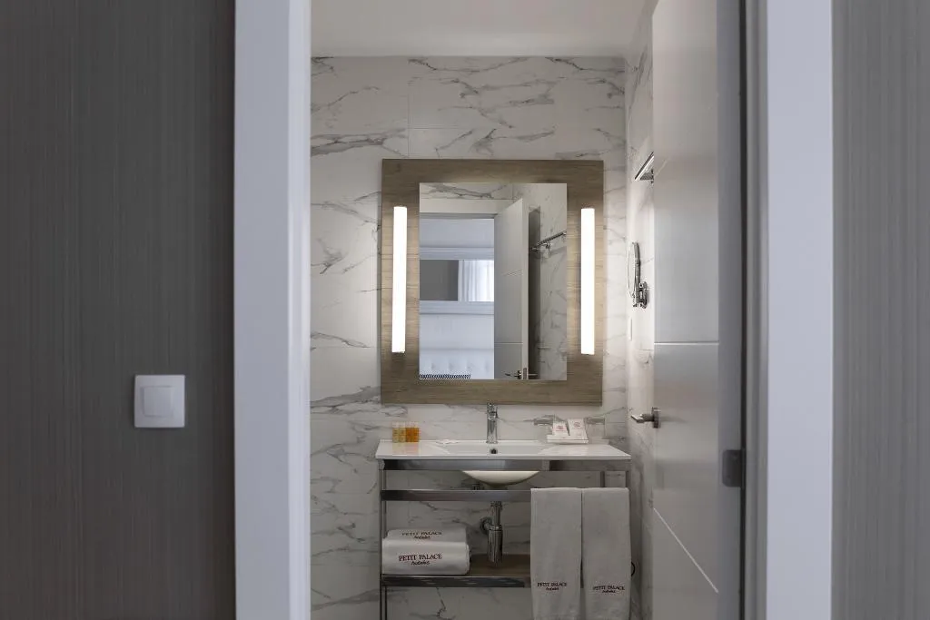 QUADRUPLE STANDARD Room, Petit Palace Arenal, Madrid