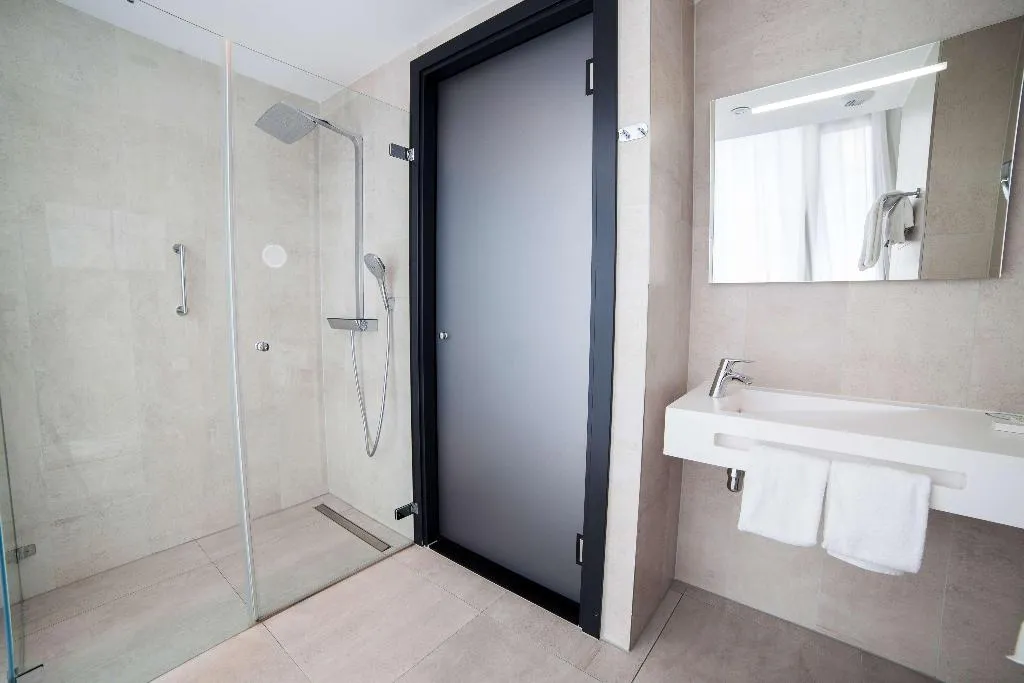 Room, DoubleTree by Hilton NDSM Wharf, Amsterdam