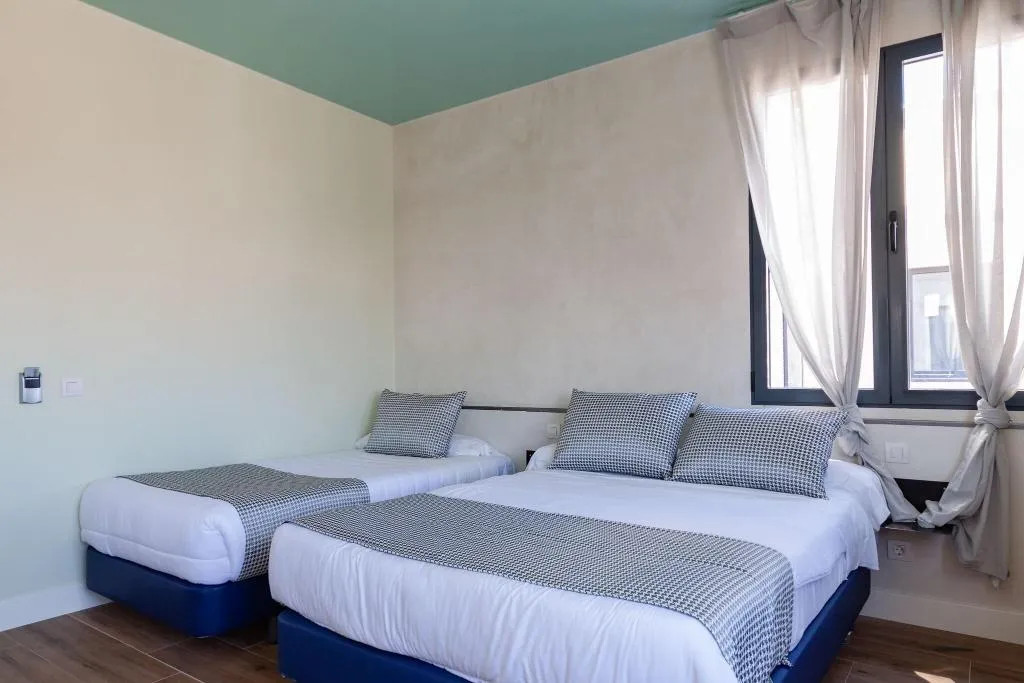 Room, Hostal Charlotte, Madrid