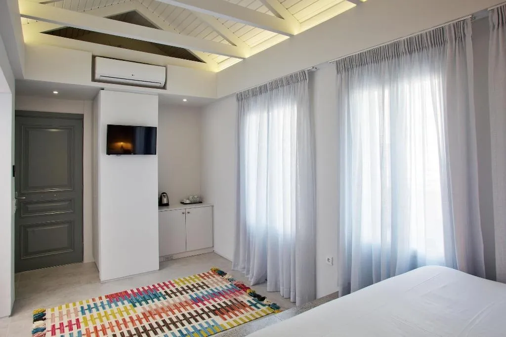 Room, Vol.5 The Mini Lodge, Athens