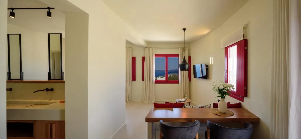SUITE SEA VIEW WITH PRIVATE POOL Room, Potnia Theron Suites, Santorini