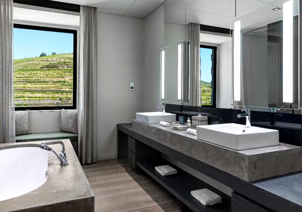 SUITE PRESTIGE Room, Six Senses Douro Valley, Porto