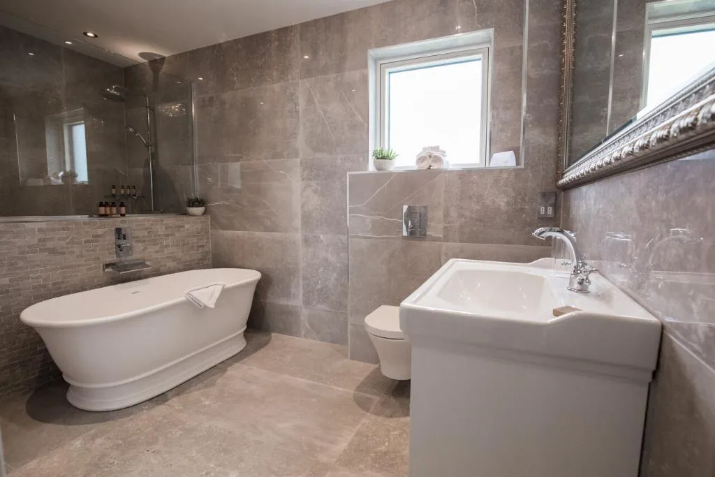 SUITE SUPERIOR WITH BALCONY Room, Clanard Court Hotel, Dublin