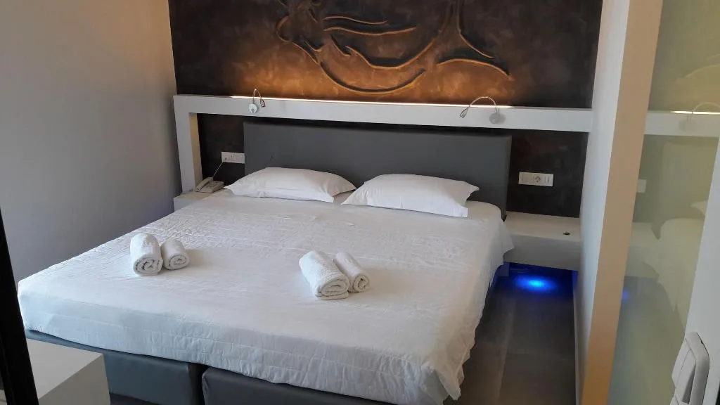 Room, Niriides Hotel, Crete