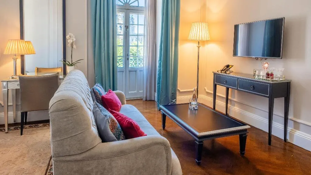 JUNIOR SUITE KING SIZE BED Room, InterContinental Porto Palacio das Cardosas, Porto