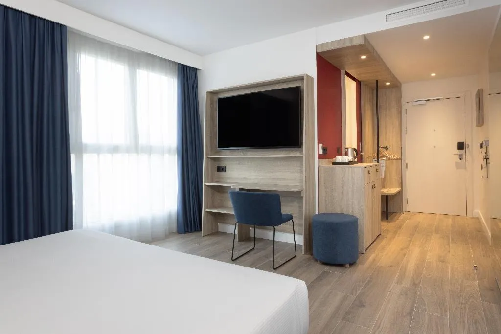DOUBLE Accessible KING SIZE BED Room, Hampton By Hilton Malaga Martiricos, Costa Del Sol