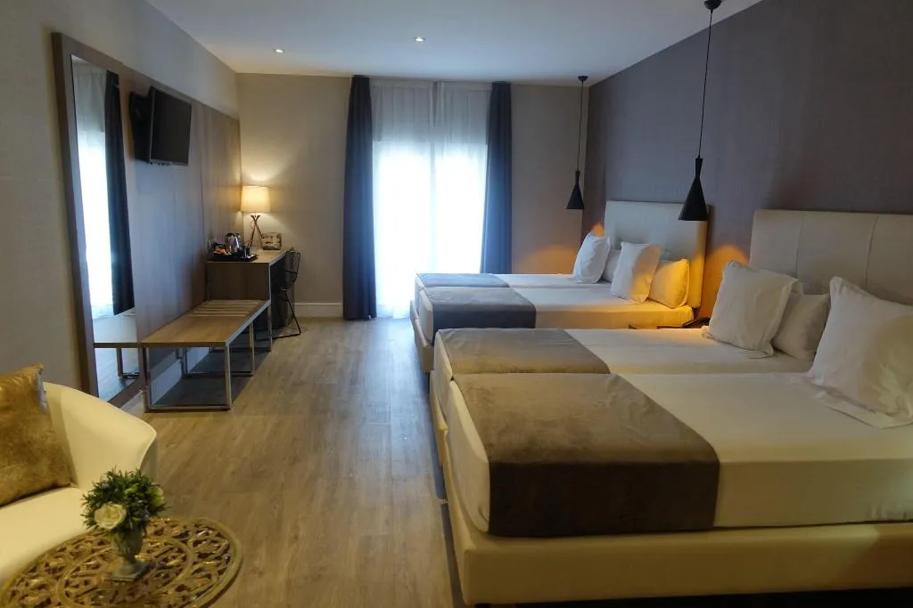 Room, Oasis, Barcelona
