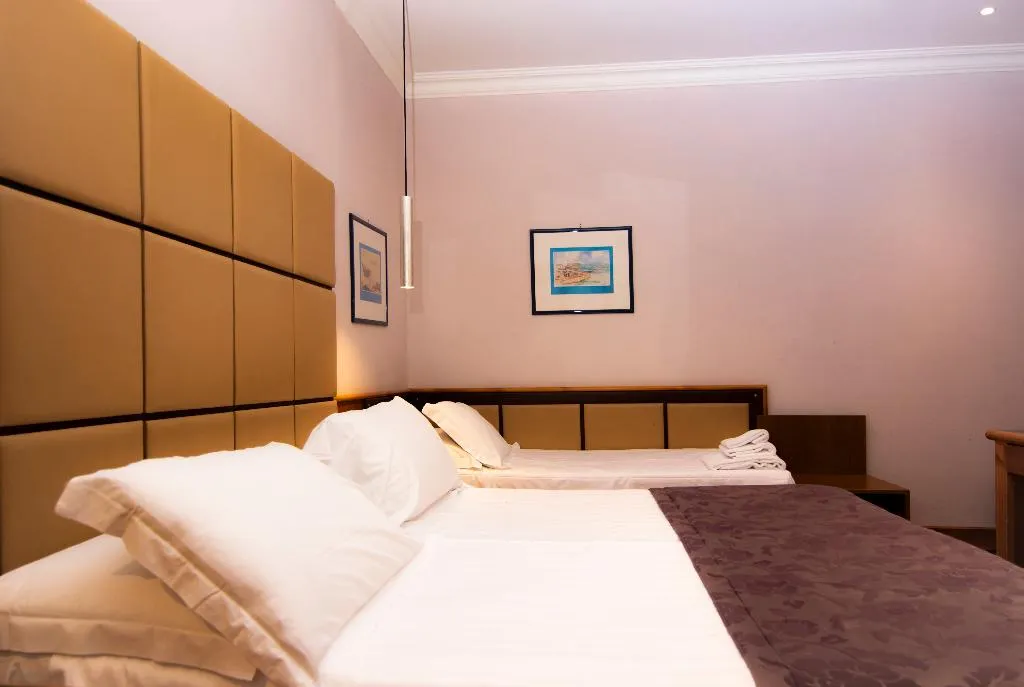 TRIPLE STANDARD Room, Giolli Nazionale, Rome