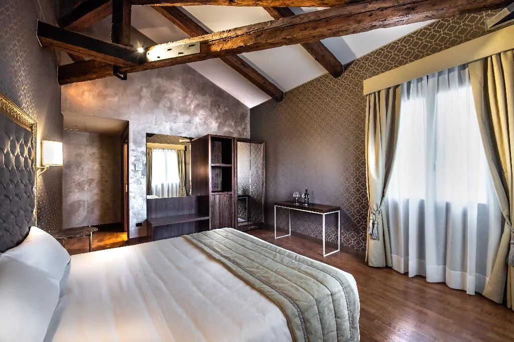 Double or Twin SUPERIOR WITH VIEWS Room, Palazzo San Lorenzo, Venice