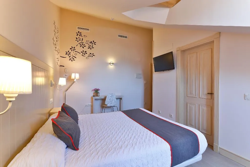 DOUBLE SUPERIOR Room, OYO Hostal La Chata, Madrid
