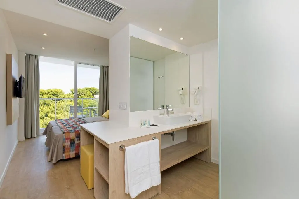 DOUBLE STANDARD Room, HSM Son Verí, Majorca