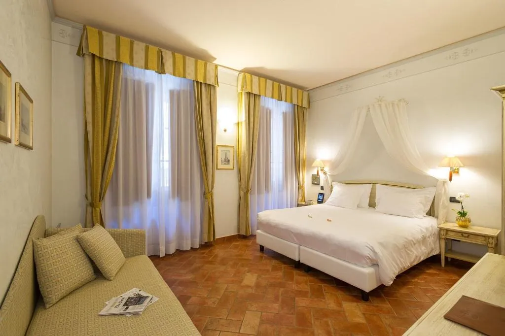 TRIPLE SUPERIOR WITH DOUBLE BED Room, Davanzati, Florence