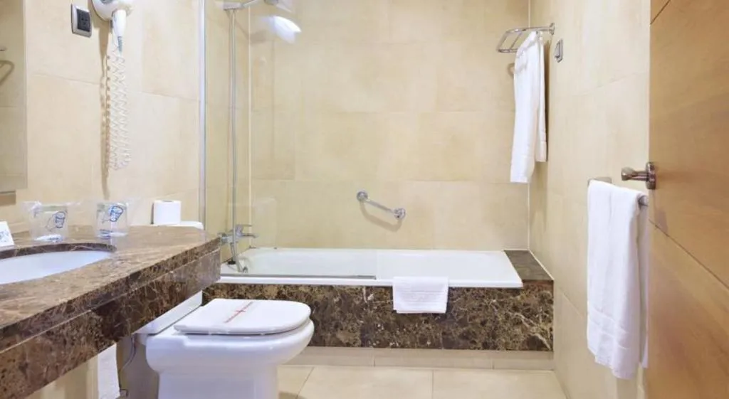 Room, Sterling, Madrid