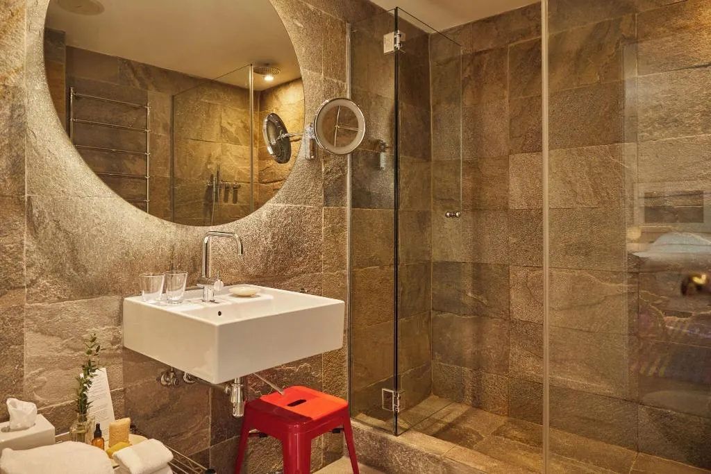 Room, Neri, Barcelona