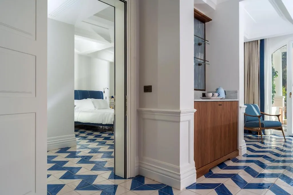 Room, Borgo Santandrea, Naples