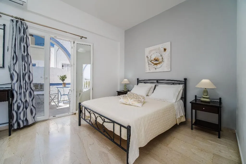 TRIPLE STANDARD Room, Stavros Villas, Santorini